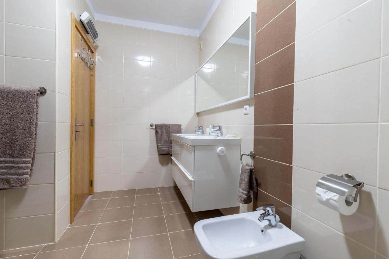 Lovely One Bedroom Apartment In Alvor Exterior foto